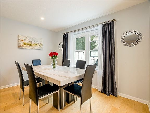 2nd image of 77 Frenchwoods Cir