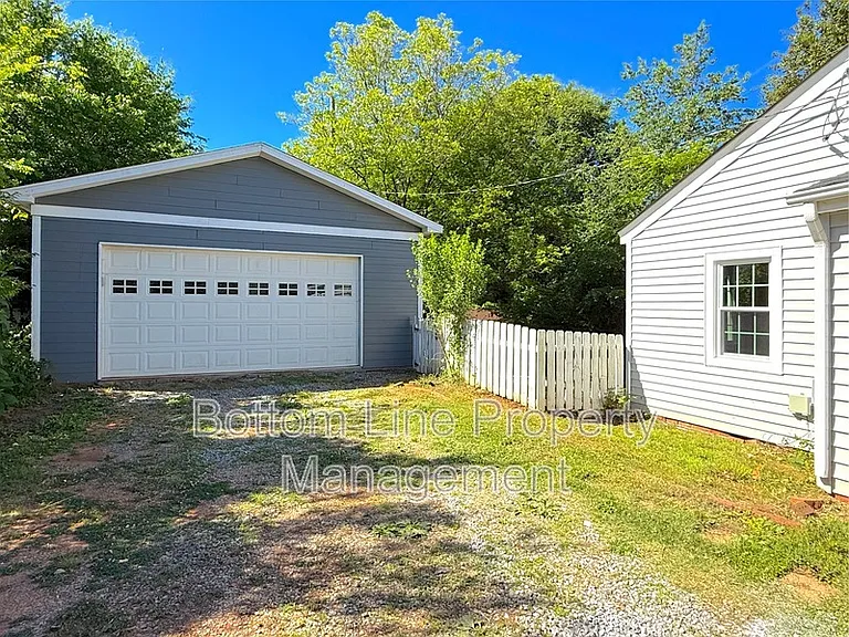 607 Gaston Ave — Photo 16