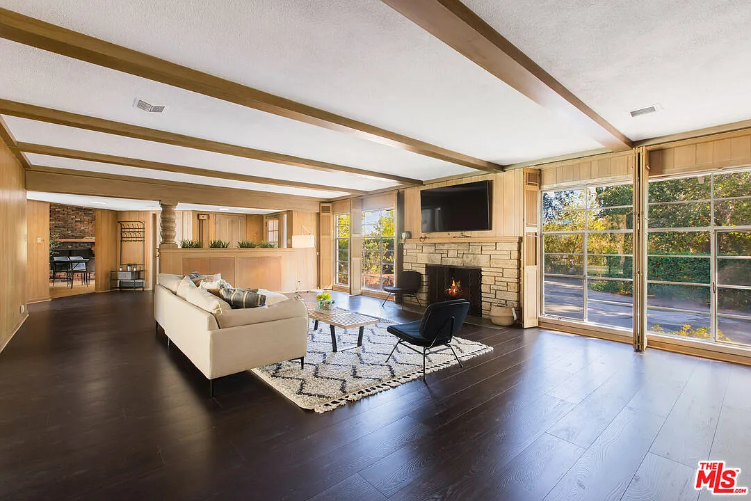 5 bed, 4.0 bath, 3699 sqft, $13,995 — Photo 2
