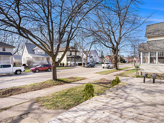 3rd image of 427 Central Ave