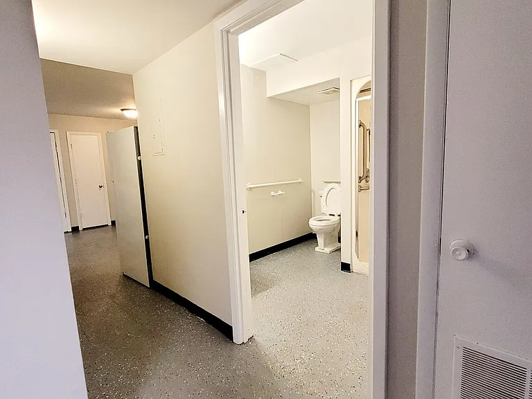 1324 SW Western Ave — Photo 9
