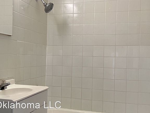 2nd image of 1121 SW 51st St