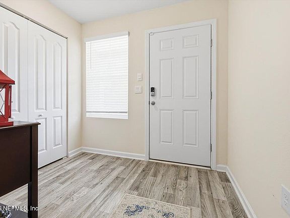 3rd image of 2299 WILLOW SPRINGS Drive