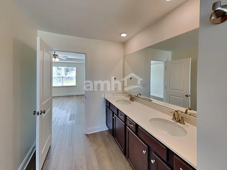 5319 Trust Dr — Photo 15