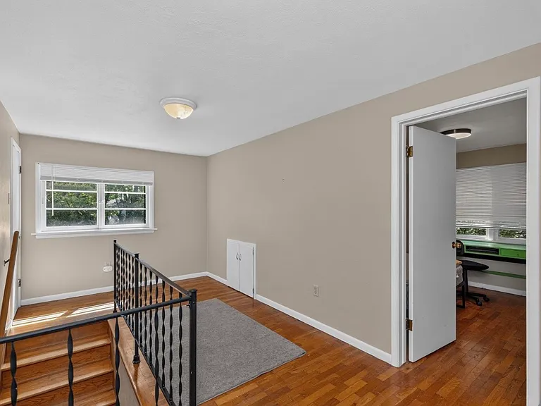 54650 Willis Ave — Photo 14
