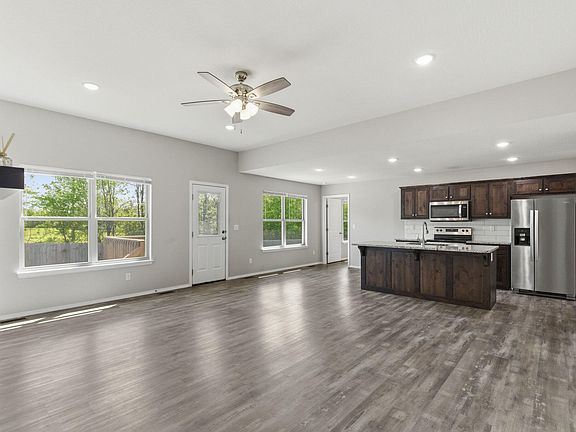 3rd image of 108 E Rosalie Street