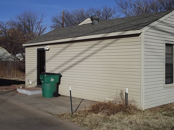 2nd image of 102 E Williams Dr