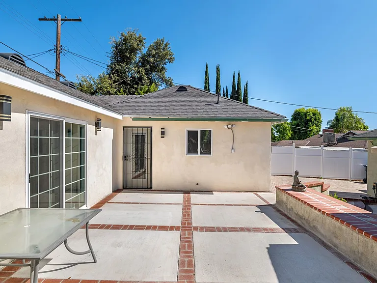 2860 N Brighton St — Photo 12