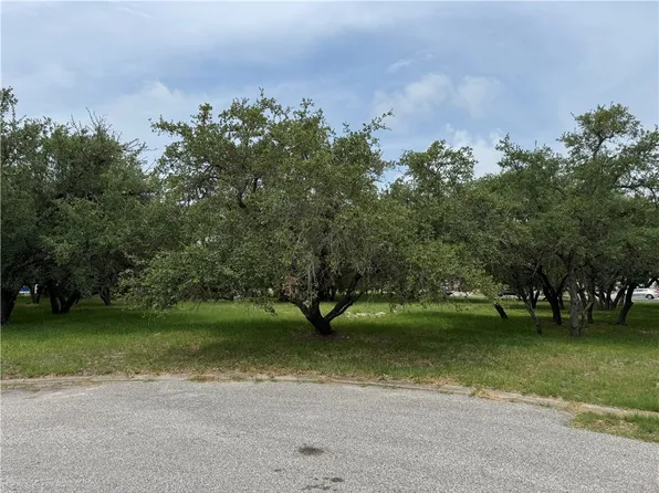 1817 Baywood Dr, Rockport, TX 78382