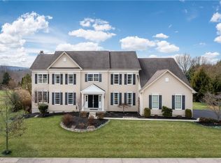 1852 Viola Ln, Hellertown, PA 18055