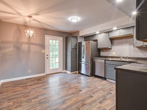 3rd image of 240 Maplewood Dr