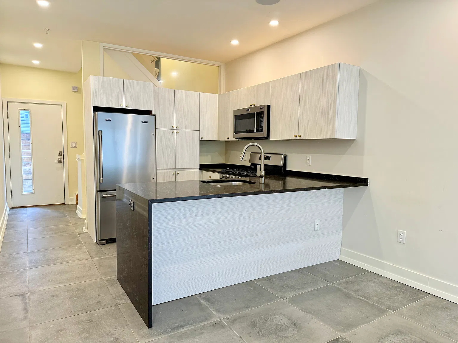 3 bed, 1500 sqft, $2,800 — Photo 2