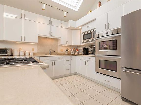 4th image of 17850 Amberwood Ln