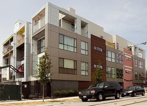 1st image of 2750 N Lakewood Ave #7