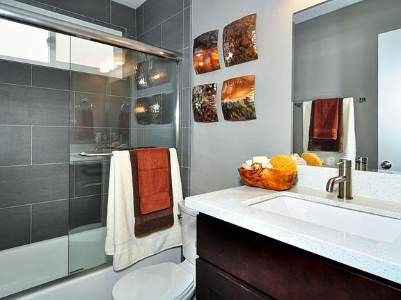 5th image of 4440 Boundary St APT 12