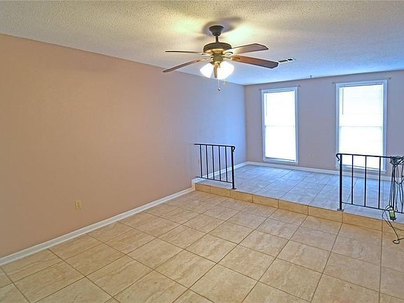 4th image of 2544 Eastview Dr