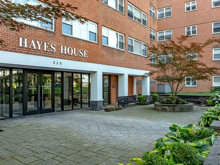 Hayes House — Photo 17