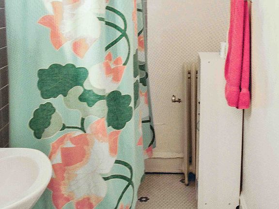 4th image of 638 1/2 W Arlington Pl #51