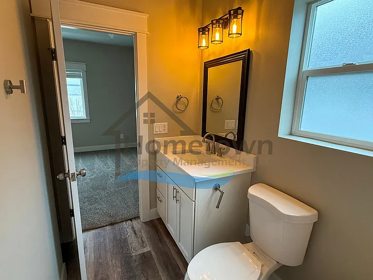 215 S Hills St — Photo 16