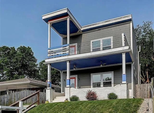 1322 Laurel St — Photo 1