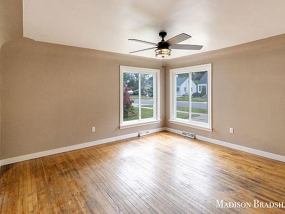 5th image of 93 River St