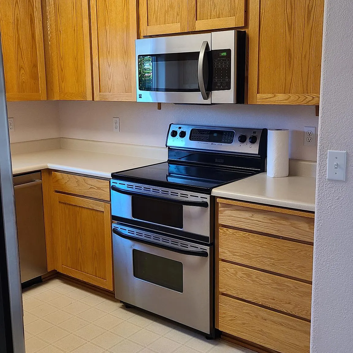3 bed, 1228 sqft, $2,300 — Photo 3