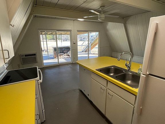 3rd image of 107 Cayuga Trl