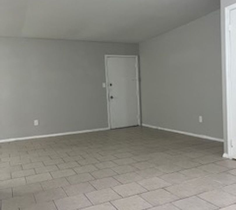 1st image of 5306-5308 Hamilton Ave #5308-2C