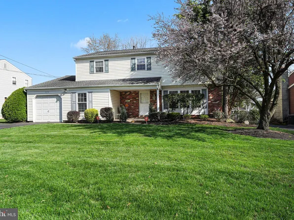 525 Spencer Ln, Warminster, PA 18974