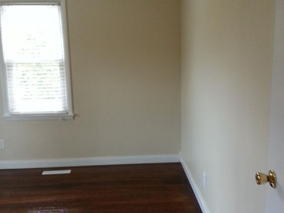 5th image of 410 W Avenue H