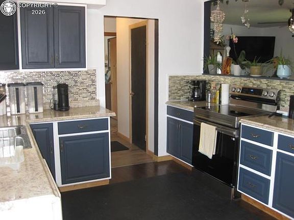3rd image of 304 Robin Rd