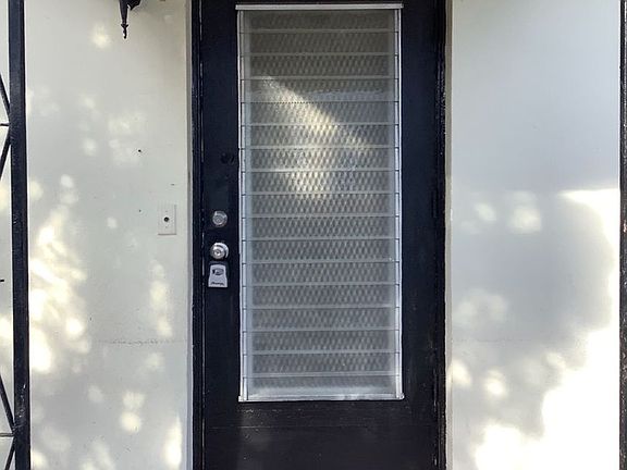 2nd image of 220 Antilla Ave APT 6