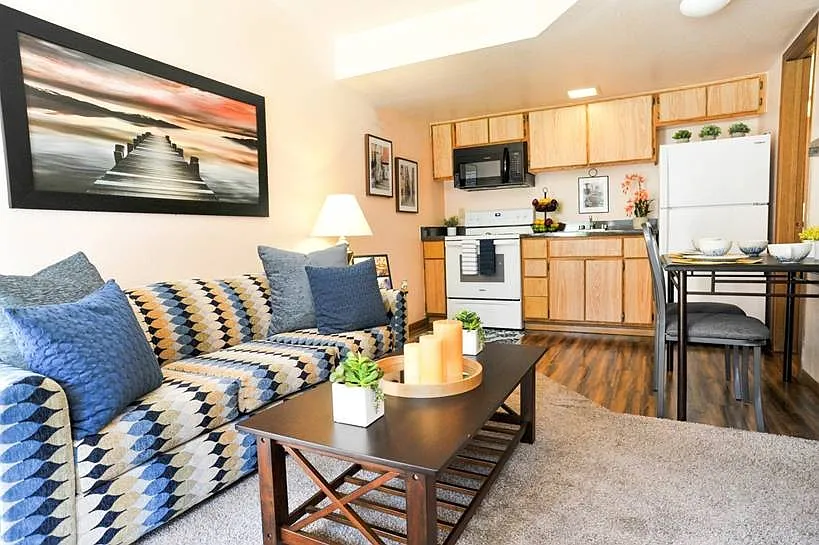 1 bed, 400 sqft, $1,358 — Photo 2