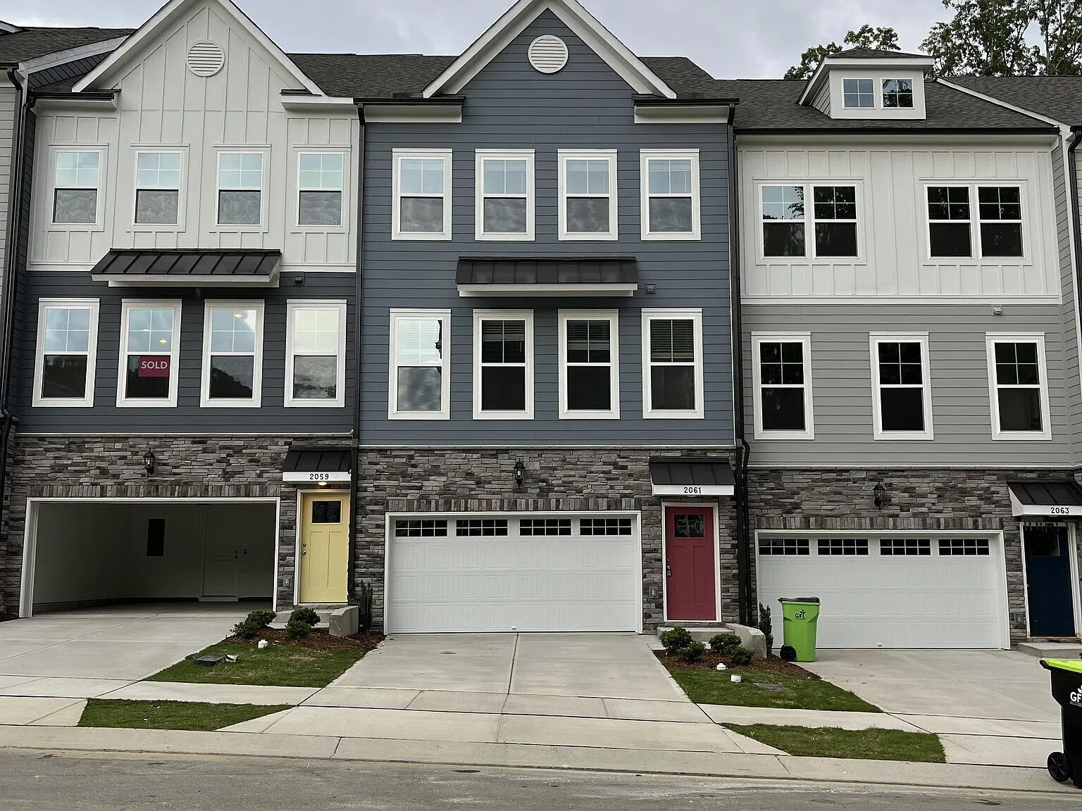 4 bed, 3.5 bath, 2201 sqft, $2,245 — Photo 2