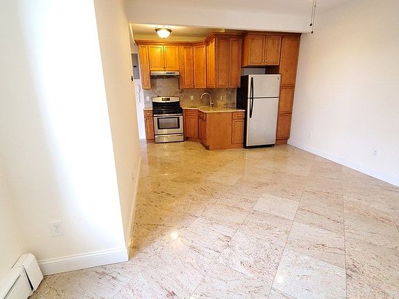 5th image of 25-95 37th St #D11