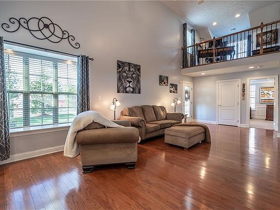 4th image of 3013 Laura Ln #21
