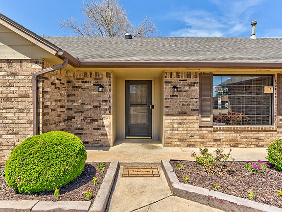 4th image of 10101 Saint Helens Dr