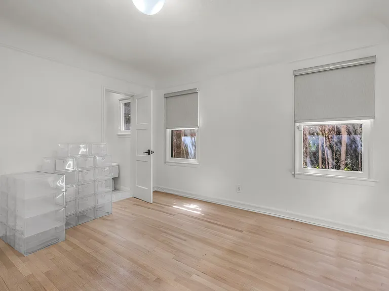 1521 Midvale Ave — Photo 39