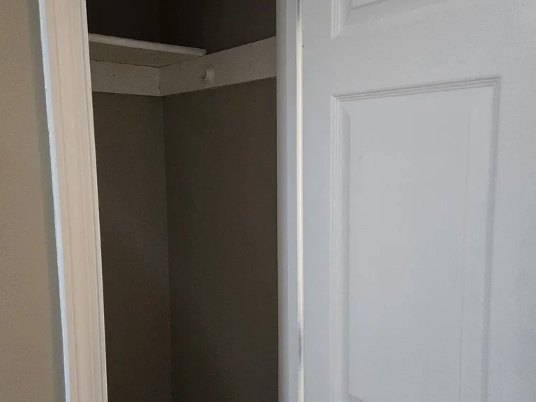 1112 Forest Hills Ave — Photo 8