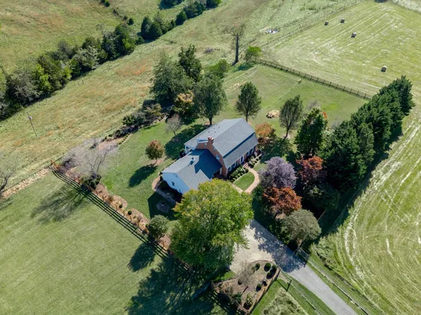 1687 Pilgrim Rd, Goode, VA 24556