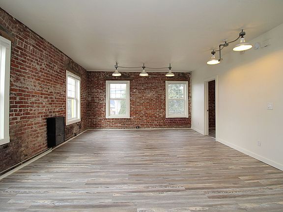5th image of 843 N Knott St APT 302