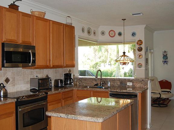 3rd image of 412 NW Canna Way