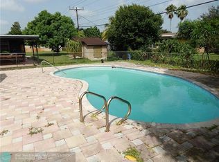 7711 NW 14th St, Pembroke Pines, FL 33024