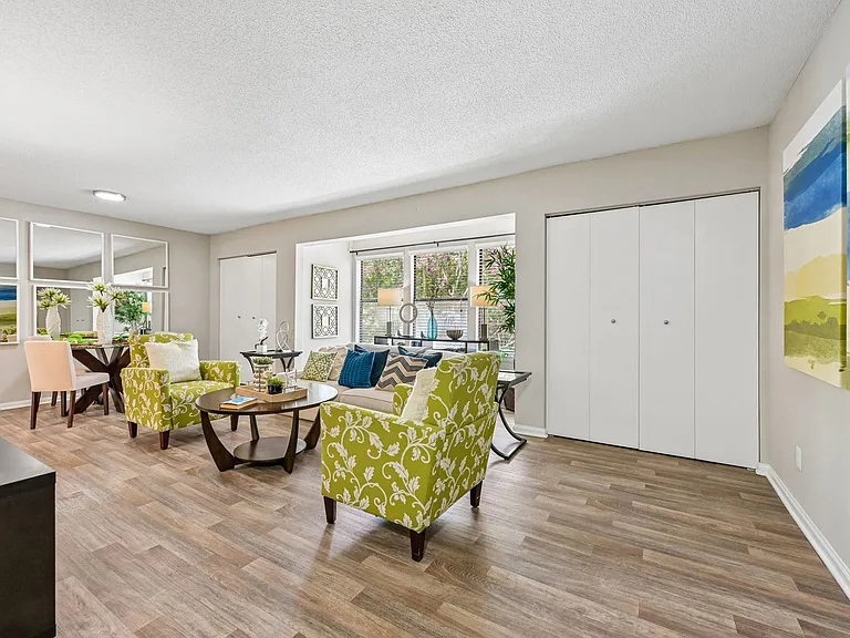 Lynnwood Park — Photo 39