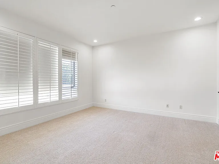 137 S Spalding Dr #304 — Photo 13