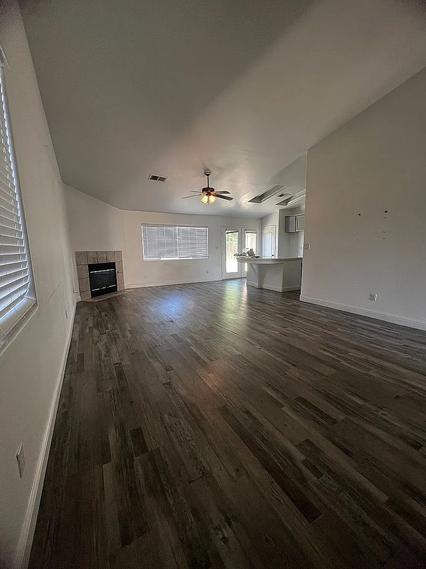 4 bed, 1603 sqft, $2,500 — Photo 4