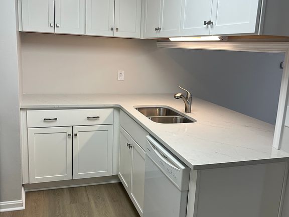 3rd image of 103 N Walnut St APT 1