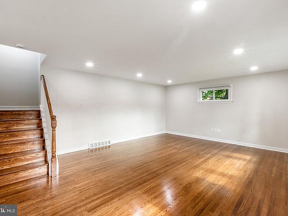 3rd image of 1646 Marian Rd