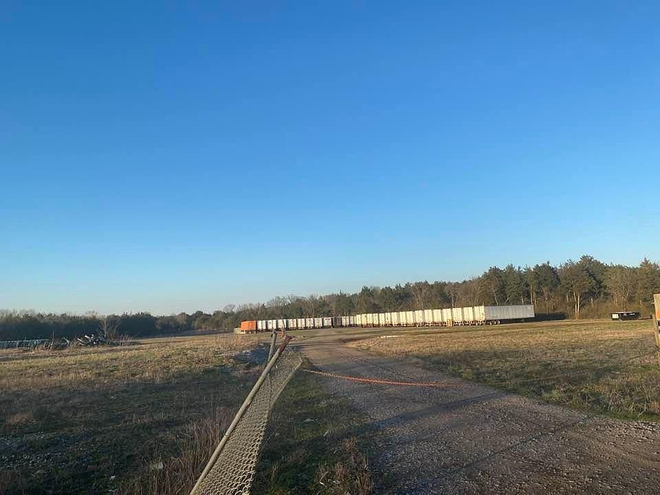 2nd image of 611 E Jefferson Pike