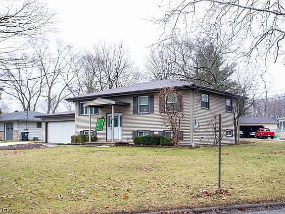 2nd image of 3490 Warwick Ct